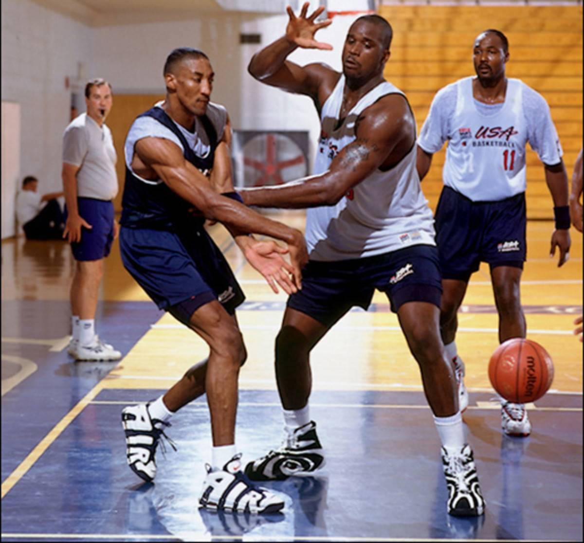 奧運限定版波鞋 Socctie Pippen在美國男籃代表隊訓練營中，經常穿著Nike Air More Uptempo。
