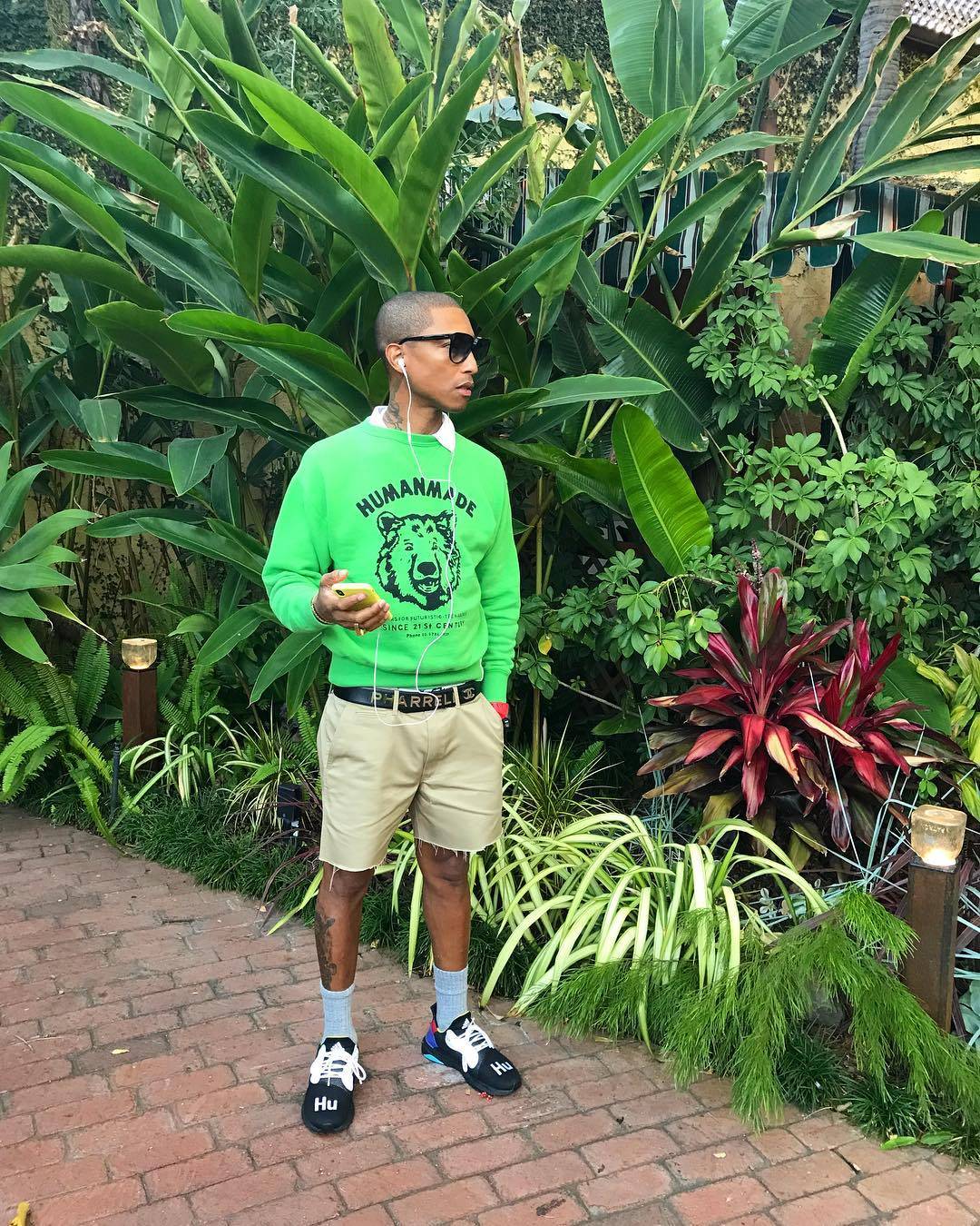 Jon Wexler Pharrell Williams穿上與adidas聯乘鞋款－NMD Hu。