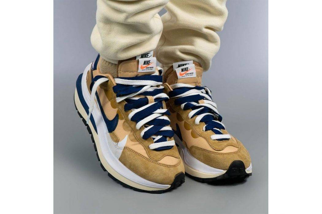 sacai x nike vaporwaffle brown