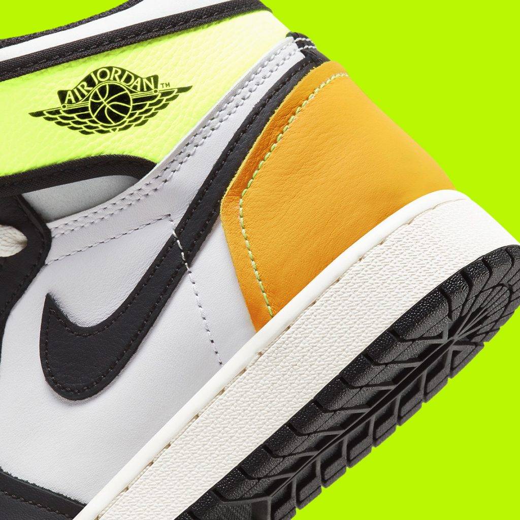 jordan 1 volt gold black laces