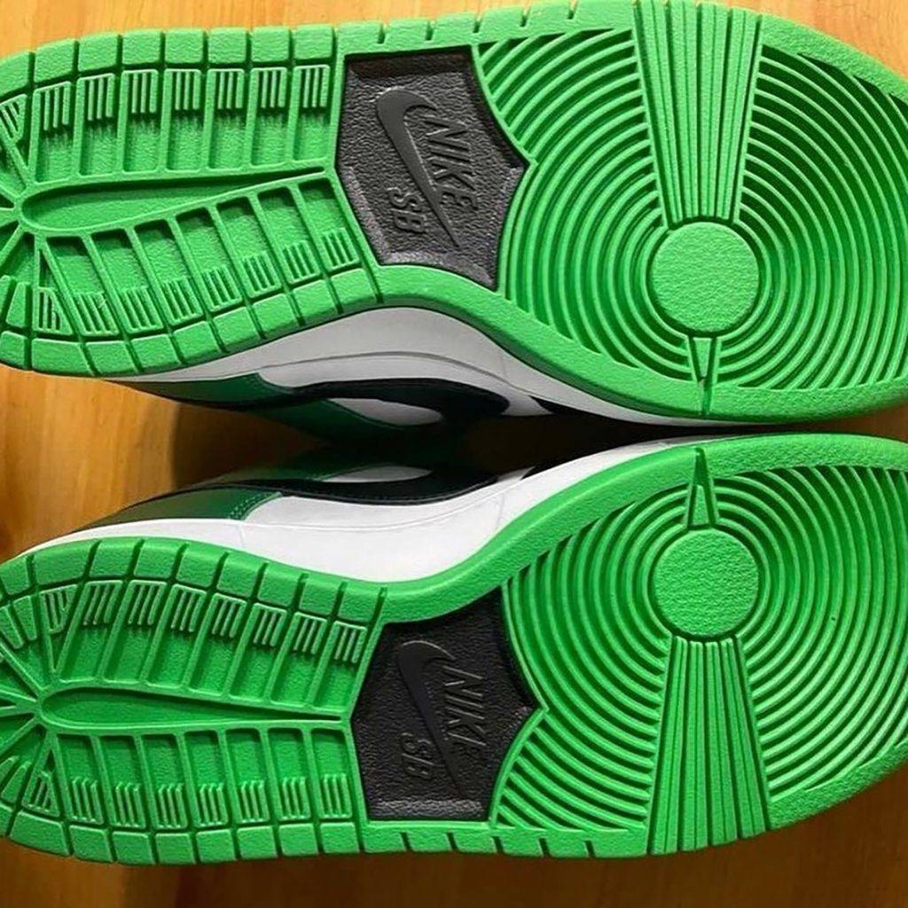 Nike SB Dunk Low Classic Green colourway