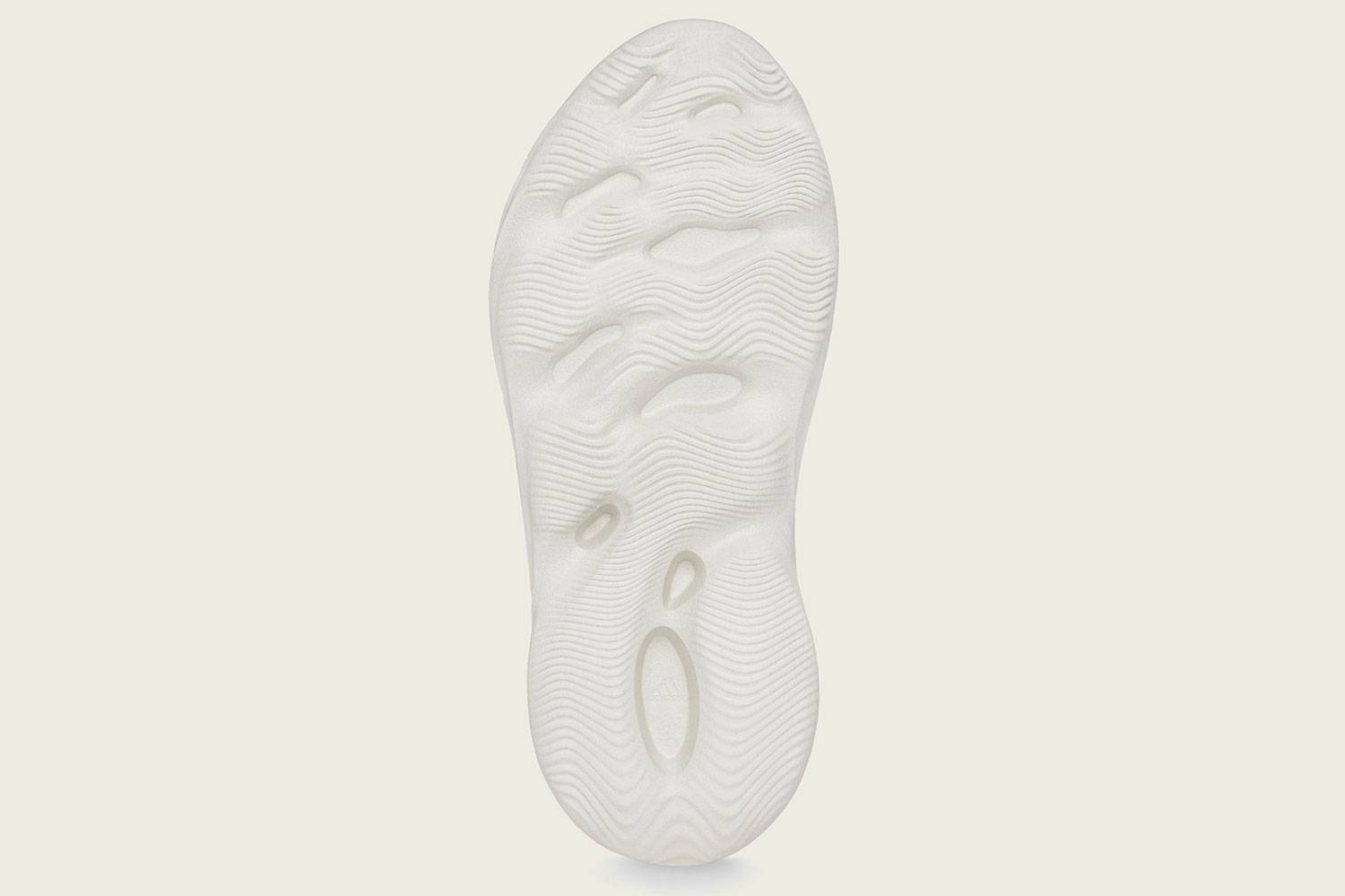 adidas + Kanye West YZY Foam Runner 香港發售情報！首度登場即以2色現身