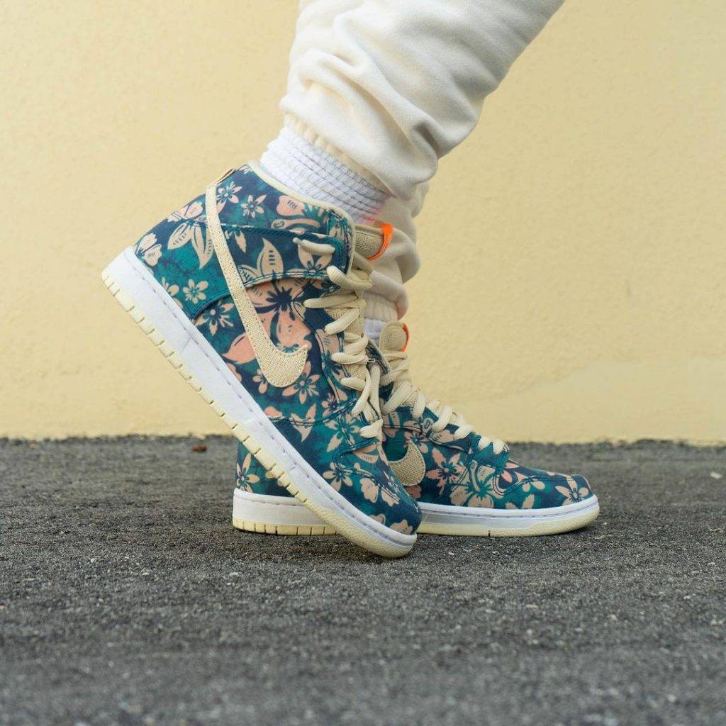 Nike SB Dunk High "Hawaii" floral pattern print