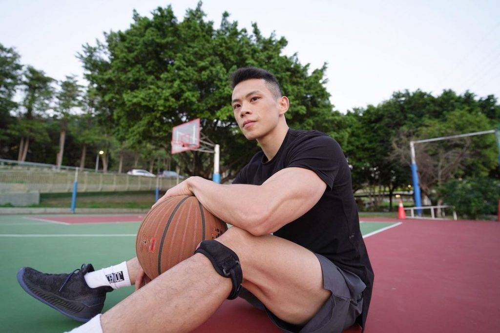 籃球核心訓練 YouTuber黃士倫除了健身，對籃球亦是有很大的熱情。