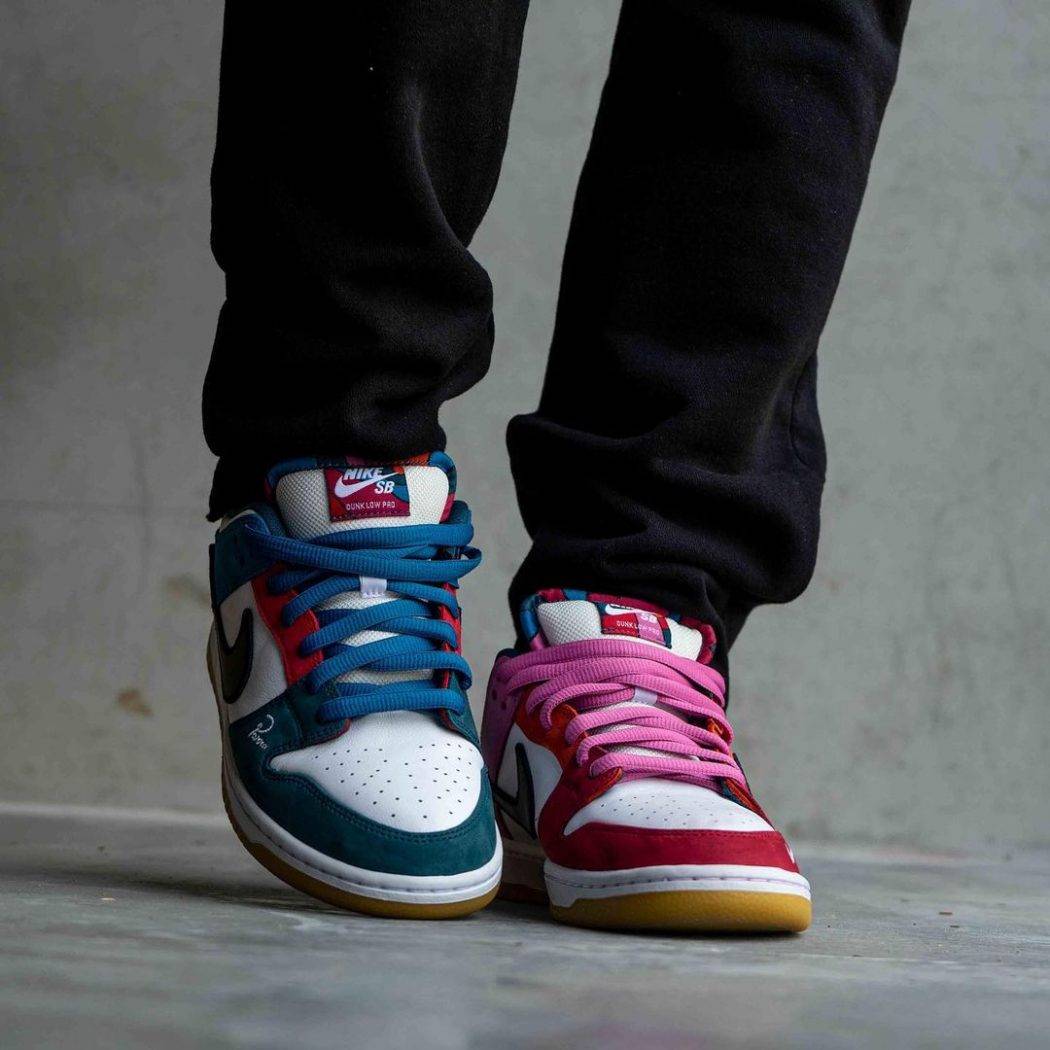 abstract art dunks on feet