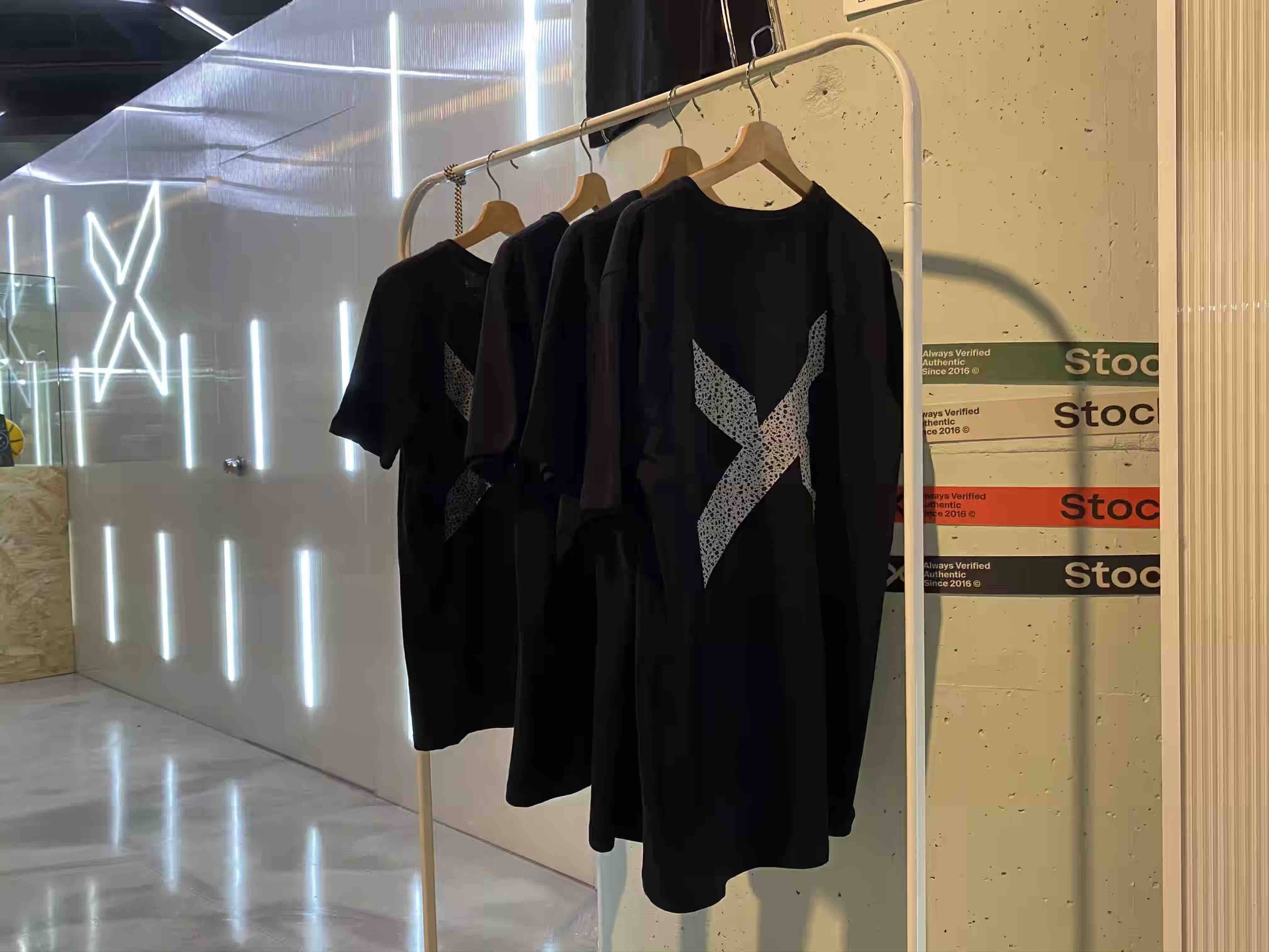 StockX Pop-Up Store StockX Hong Kong T-shirt背面。