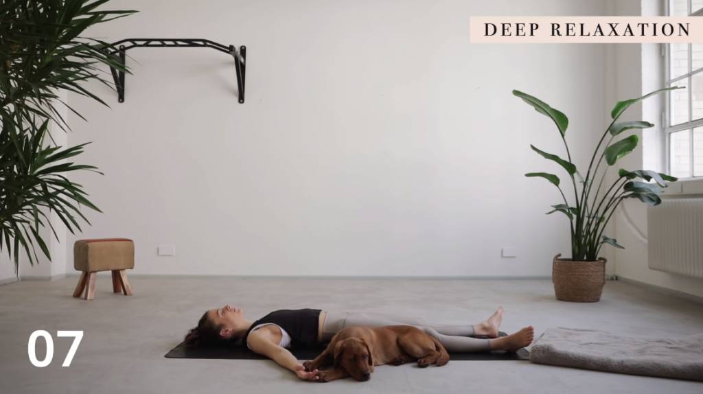 改善背痛伸展運動！10分鐘簡易瑜伽解決「back pain」 - Deep Relaxation