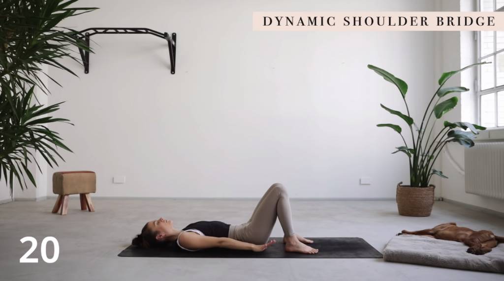 改善背痛伸展運動！10分鐘簡易瑜伽解決「back pain」 - Dynamic Shoulder Bridge