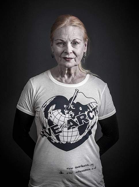 Vivienne Westwood 西太后與丈夫 Andreas Kronthaler 共同設計出「Save the Arctic守護北極」的標誌，並廣邀名人穿著。