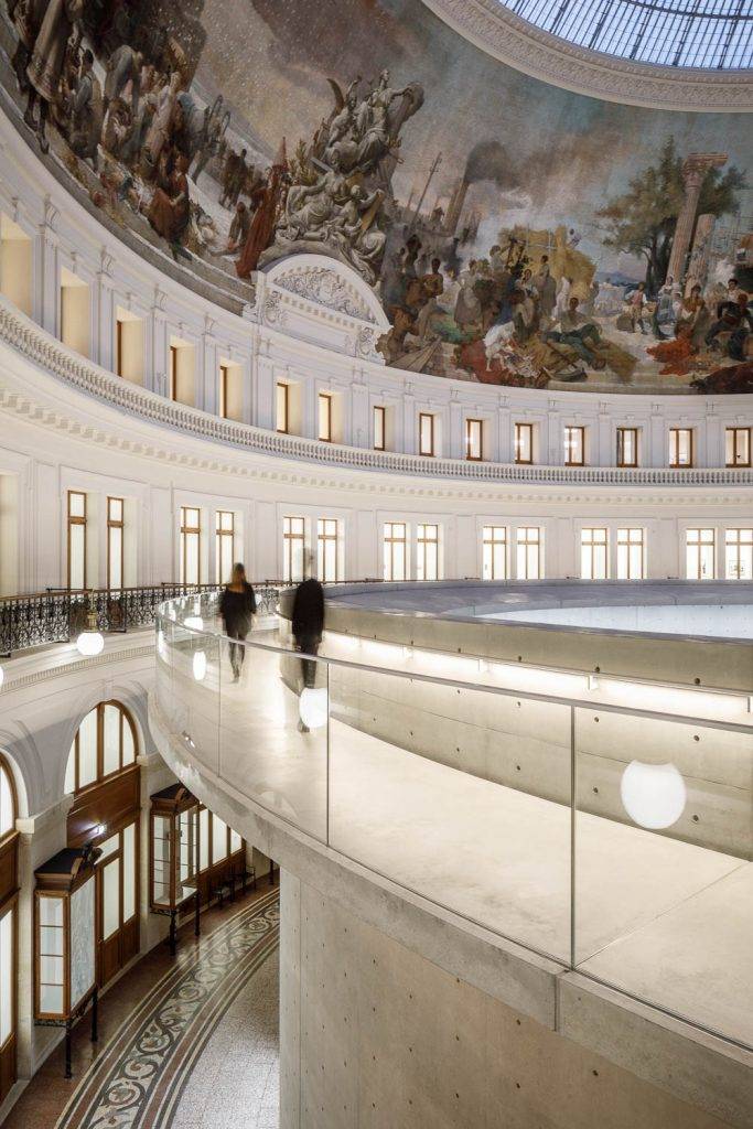 安藤忠雄 「巴黎證券交易所─皮諾私人美術館」於去年5月開放，前身是建於19世紀初的巴黎證券交易所，由安藤忠雄操刀修復。(FB@Bourse de Commerce – Pinault Collection)