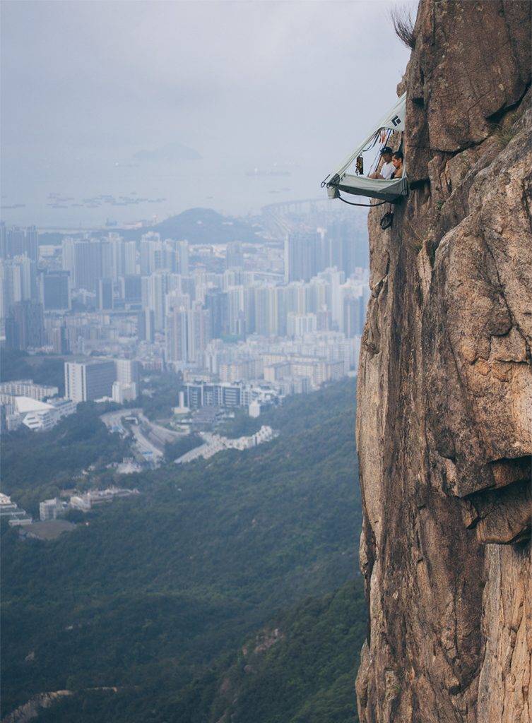 攀岩 在香港攀崖，山與城市近在咫尺，獨特風景也令攀登者別有一番感受。攝於香港獅子山。