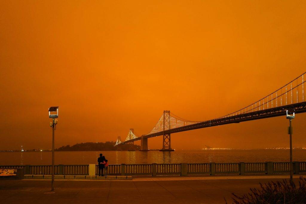 明日戰記 2020年美國加州山火持續，煙霧濃罩將三藩市天空染橙。