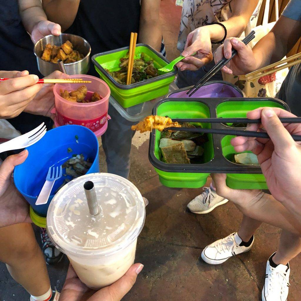 綠色旅遊 旅行 小編與朋友台灣旅遊時一起自備餐具，雖然走塑不完美還是有即棄膠杯，但盡可能地旅行時減少製造垃圾。