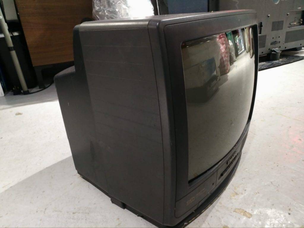 四電一腦 「出土文物」大牛龜電視都可以回收。