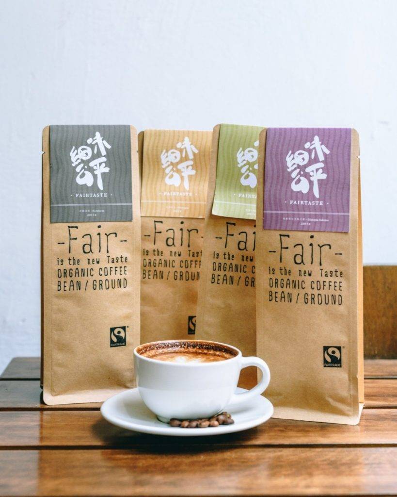 手沖咖啡 FAIRTASTE 細味公平是於香港成立的品牌，致力推廣公平貿易、有機產品和良心消費。搜羅世界各地的有機咖啡豆，再每週於香港新鮮烘焙，保持新鮮度。