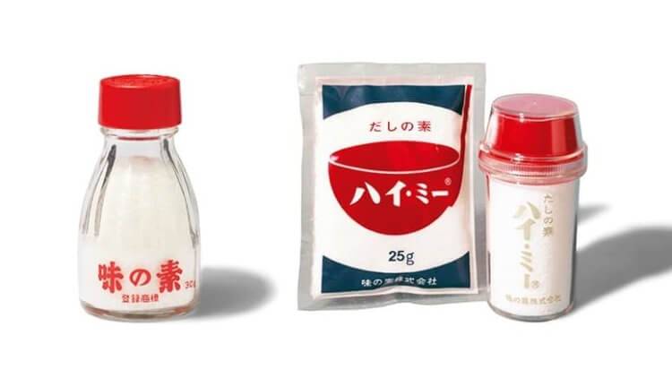 日本包裝大賽 味之素在1951 的玻璃瓶包裝，以及1962的紙包及玻璃包裝。不同年代包裝設計一直在進化。